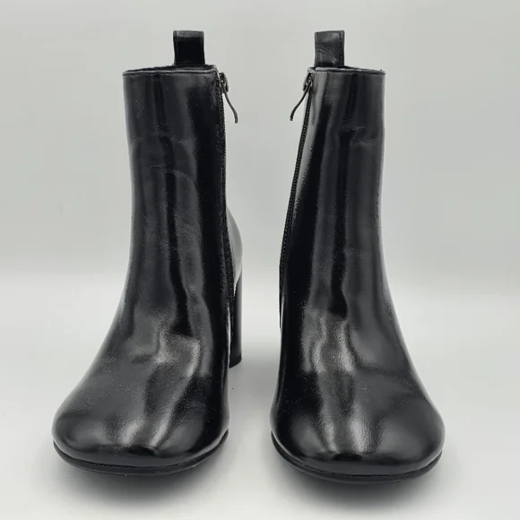 Like-new WetKiss Black Patent Block Heel Round Toe Ankle Booties, Women's Size 6 - Picture 4 of 16